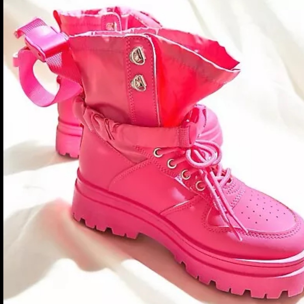 Size 7…….Ladies‎ Pink Lace up & Buckle High Top Sneakers. New……..Anthon…